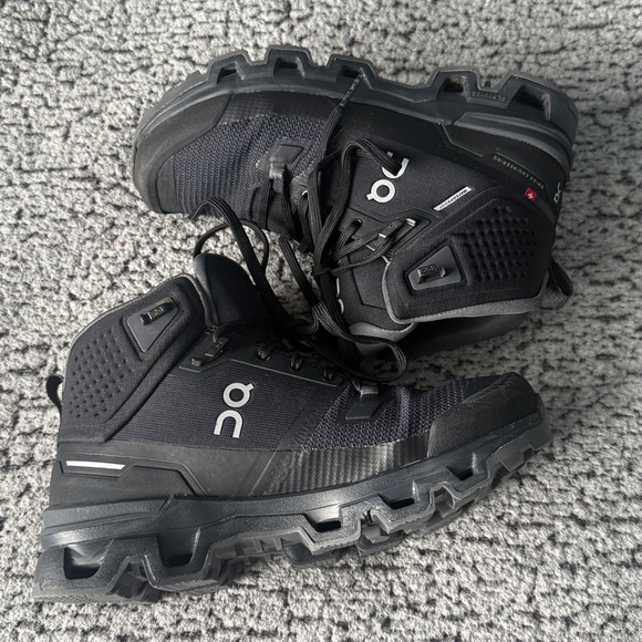 On Running Black and Gray High-Top Shoes - Picture 13 of 13